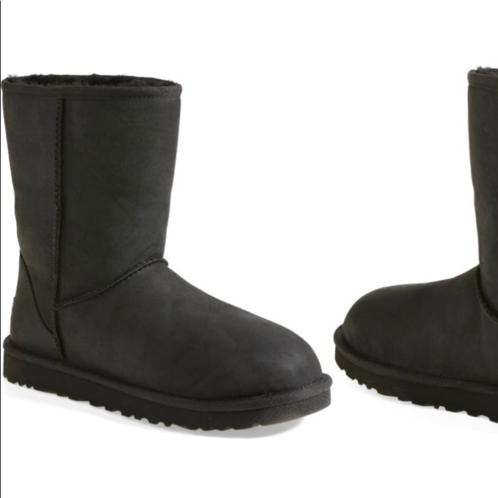 Black leather ugg size 7